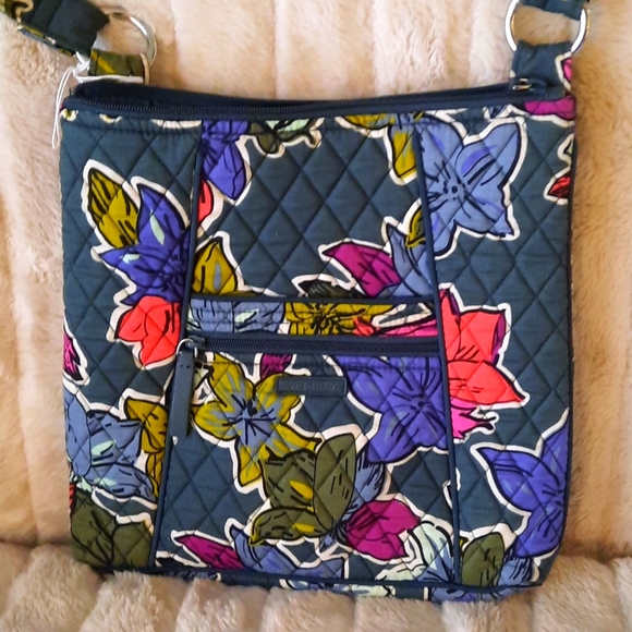 Vera Bradley Handbags - Vera Bradley cross body bag nwot